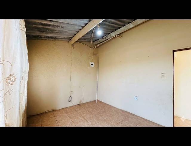 2 BEDROOM HOUSE FOR SALE IN SEBOKENG ZONE 12